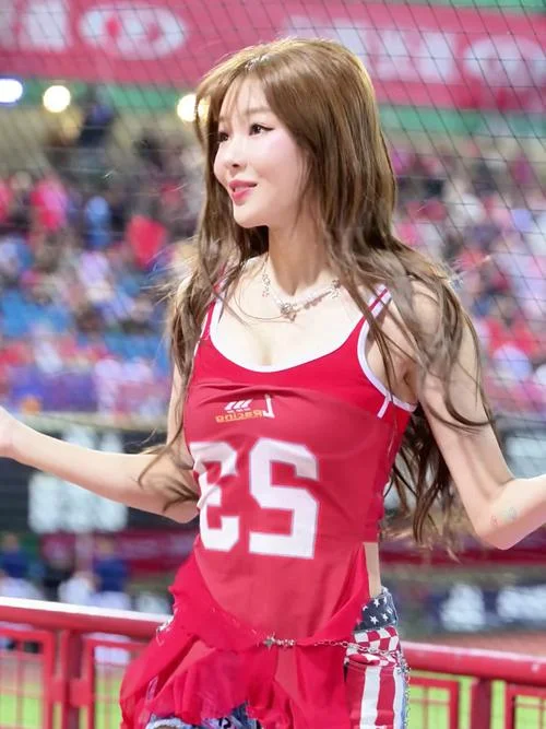 韩国大学拉拉队美女_2