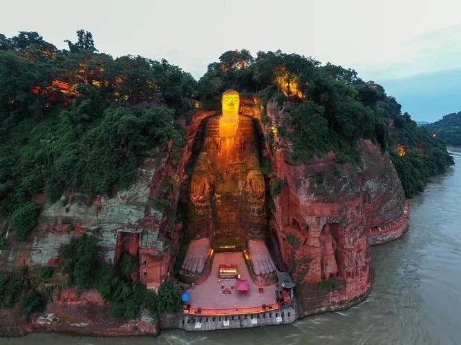 乐山著名的旅游景点-乐山知名旅游景点
