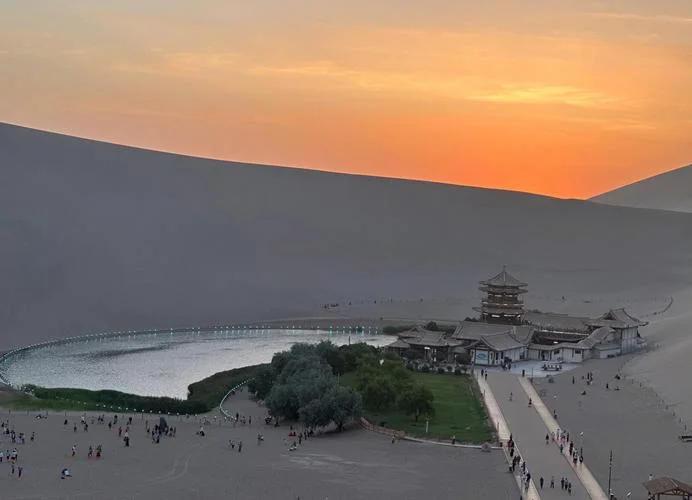旅游攻略月牙泉_1