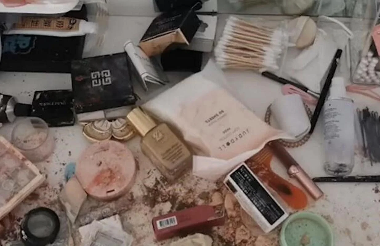 梦见化妆品水瓶打碎了_1