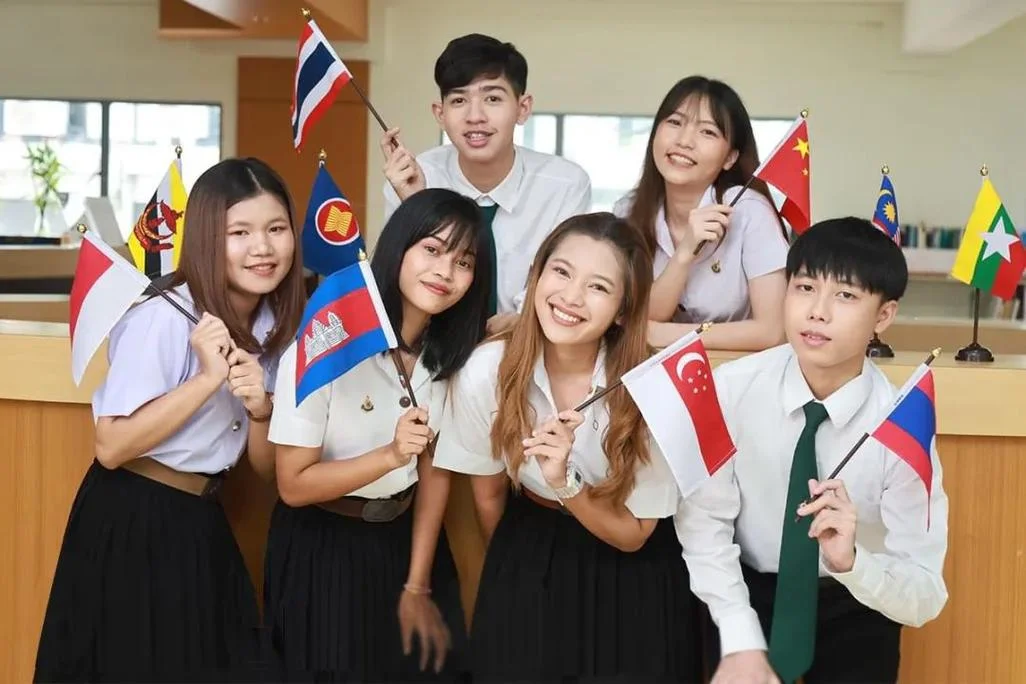 泰国留学生寒暑假_1