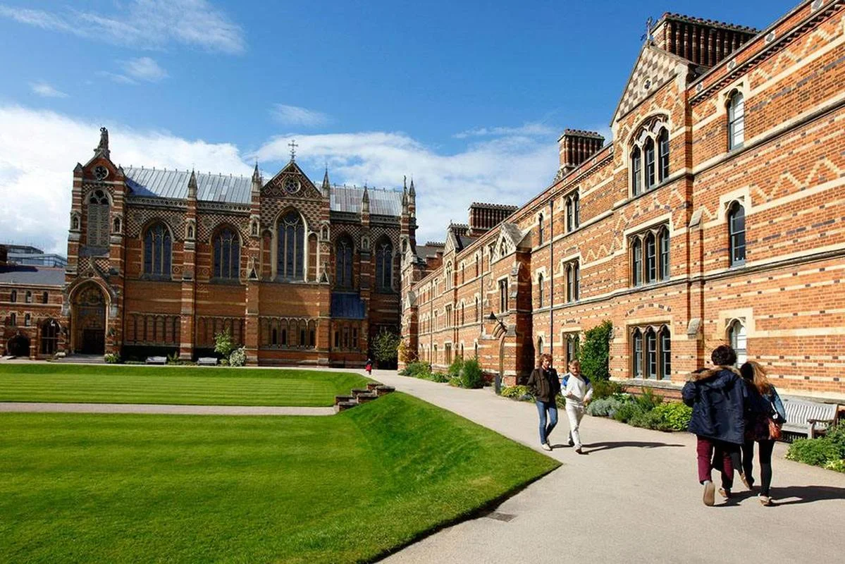 云南大学英国留学_2