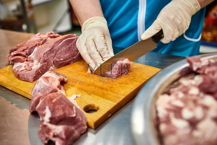 梦见自己在切生猪肉_1