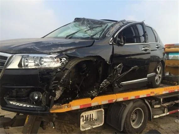 梦见车被盗被撞_1