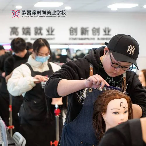 理发培训班报名_1