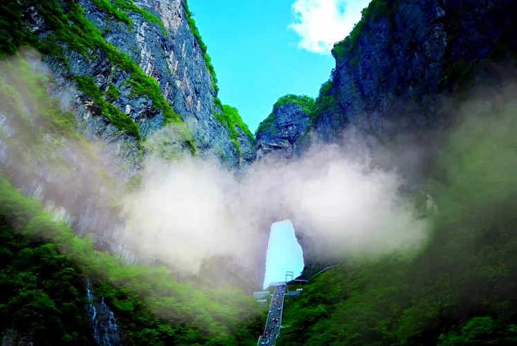 张家界景点65岁免费吗-张家界景点 65 岁免费