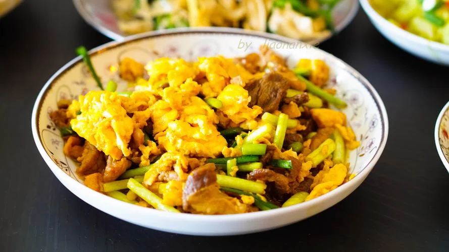 鸡蛋炒肉叫什么菜_1