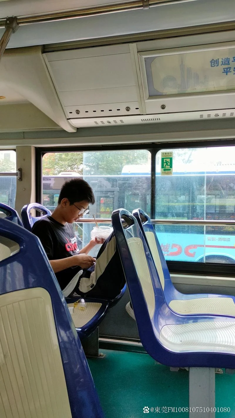 梦见坐班车_1