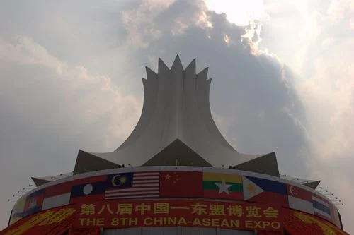 石家庄离南宁多少公里_1