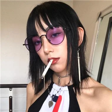 qq头像女生霸气叼烟头_2