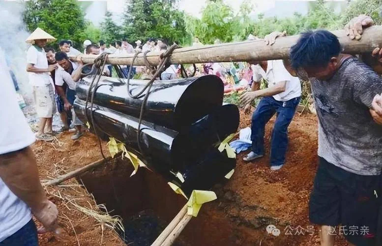 梦见死人和红棺材_2