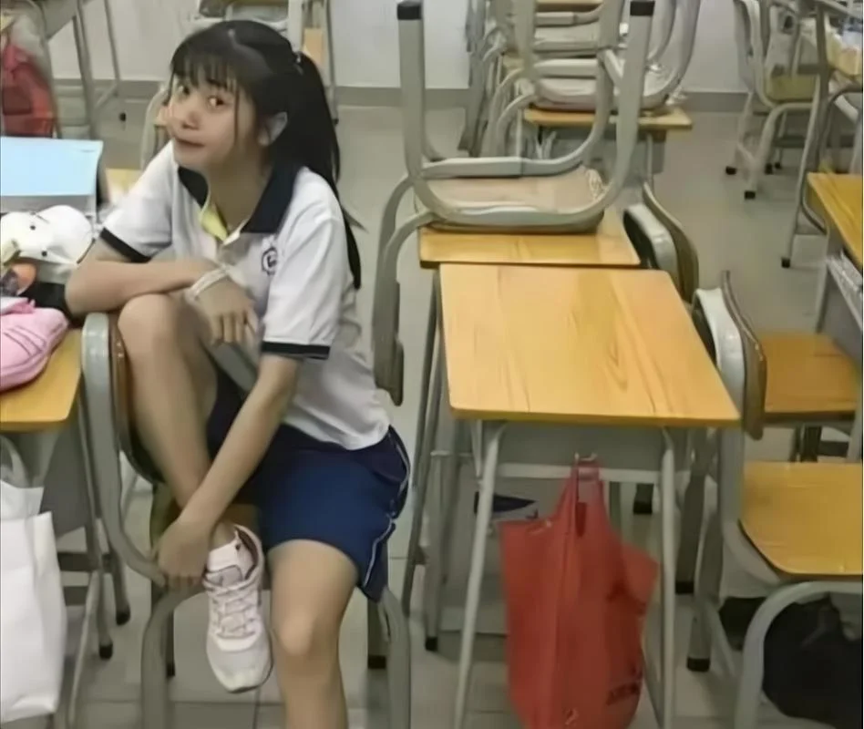 梦见初中暗恋同学女_1