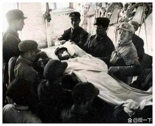 雷锋哪年牺牲的_1