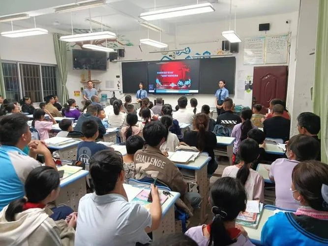 那坡县民族初级中学-那坡县中学