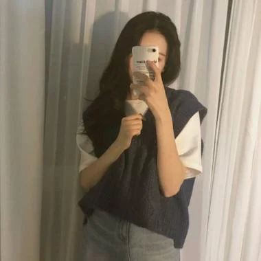 qq女生头像玩手机_2