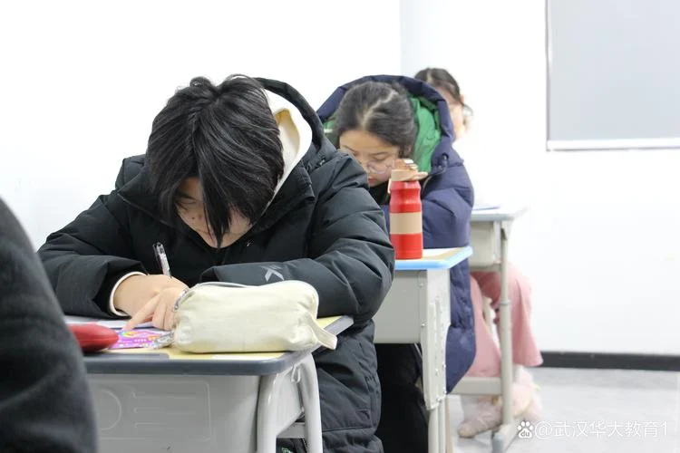 做梦梦到自己复读高三-梦回高三复读