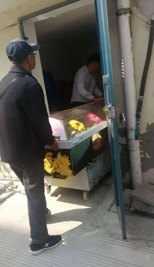梦见棺材抬死人-梦棺抬尸