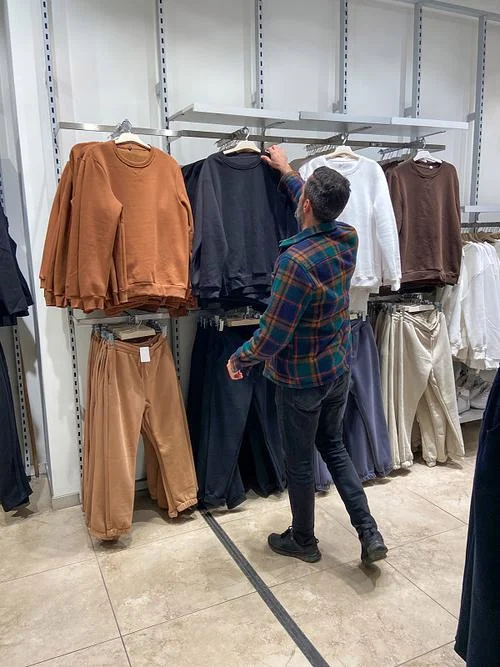 梦见服装店买新衣服穿-梦穿新衣店
