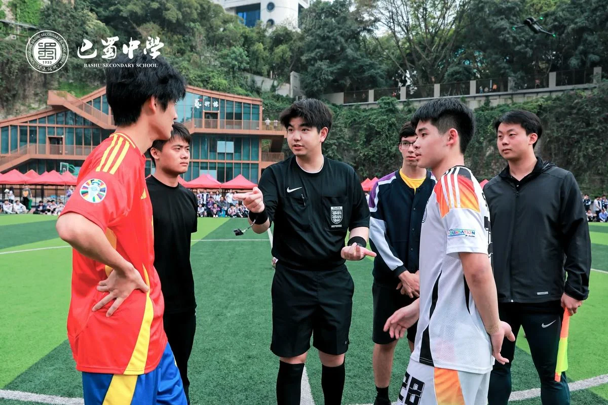 初中学足球晚吗-初中晚学足球吗