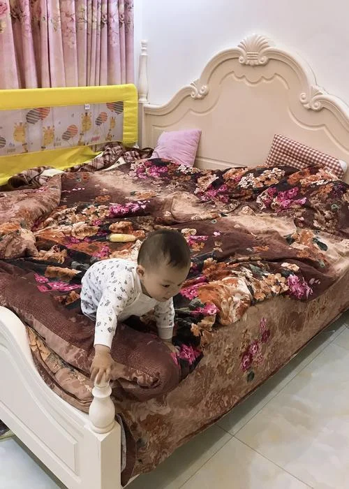 梦见小孩拉屎在床上_1
