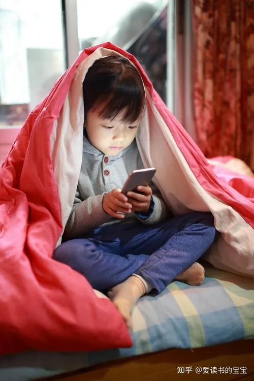 孩子沉迷手机成绩垫底-孩子沉迷手机成绩垫底