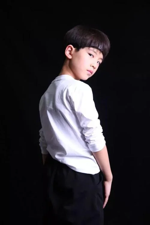 梦见小男孩长成大人_2