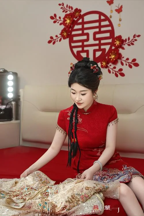 女人梦到别人结婚_2