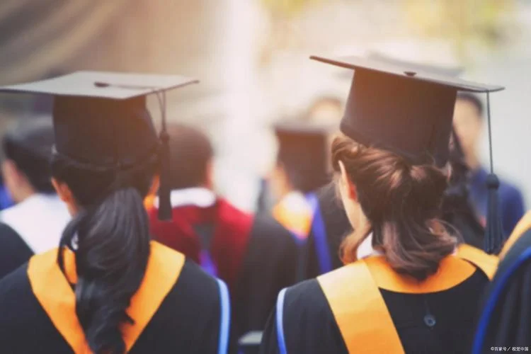 留学与高考出国留学_1