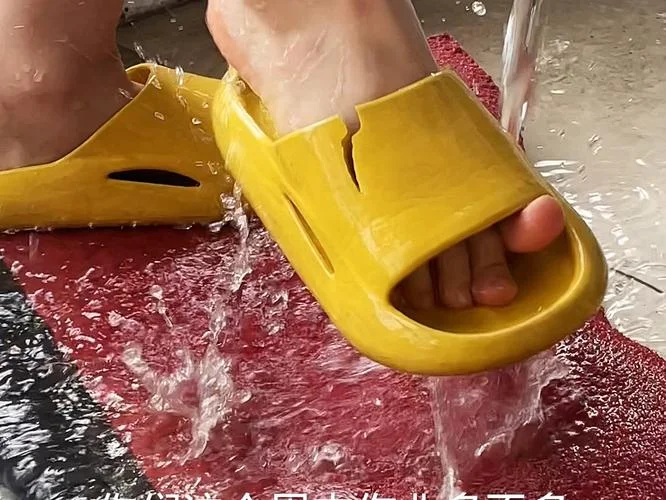 梦见洗澡换拖鞋_1