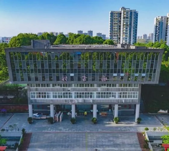 重庆医药高等专科学校多少亩_2