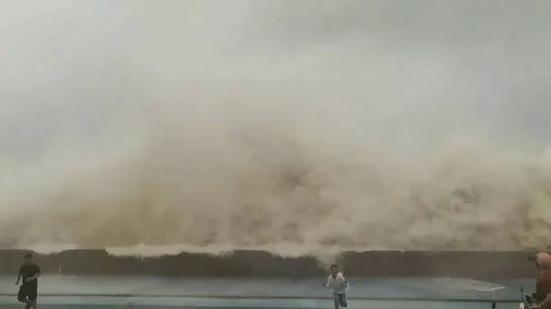 梦见海水涨潮把路都淹没了-梦海水涨潮淹没路