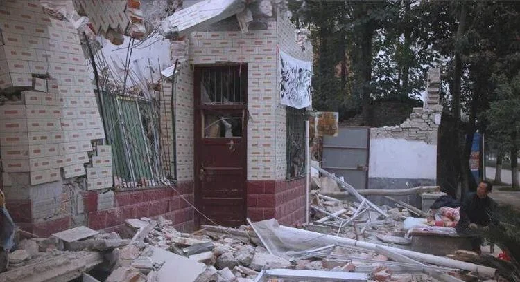 梦见扒房子是什么预兆_2