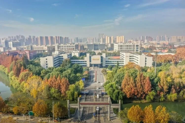 湖北工业大学占地多少亩_1
