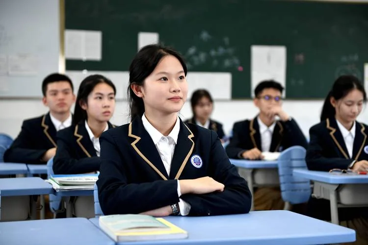 汕头市华侨中学女生-汕头华侨中学女生