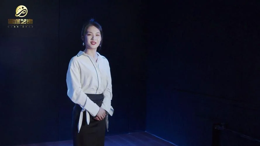 编导艺考穿什么服装_1