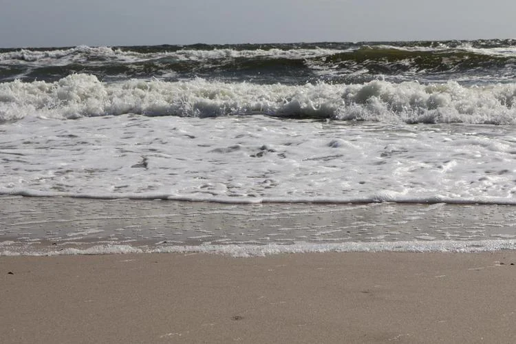梦到大海涨潮波涛汹涌-梦海涨潮浪涌