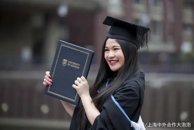 出国留学多少岁毕业_1