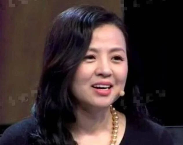 王刚的妻子是做什么的_1