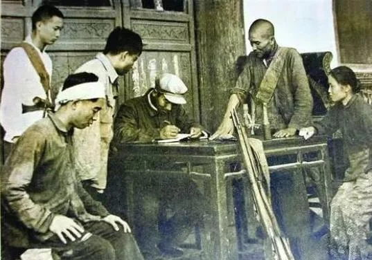 梦见和老公被土匪拦截-梦遇土匪拦截夫妻