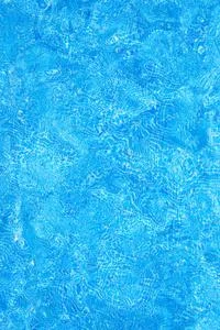 梦见游泳池的水很蓝_1