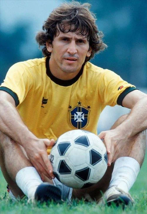 足球历史上最著名的球员是谁_1