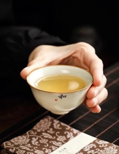 梦见茶杯是什么意思-梦见茶杯寓意解析