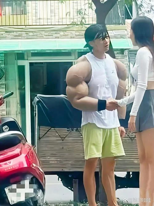 史上最强肌肉男vs胖子-最强肌肉男大战胖子