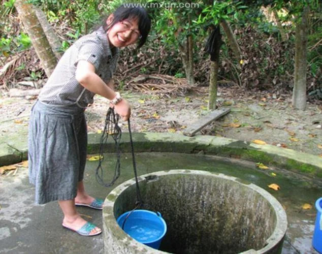 梦见全是水没有路是什么预兆_2