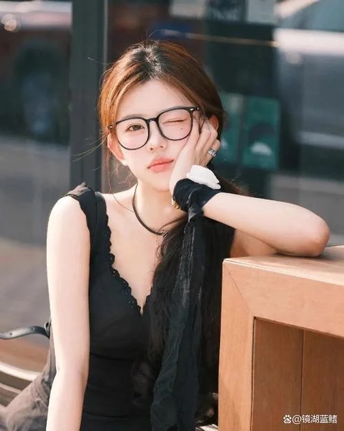 求出处眼镜女_1