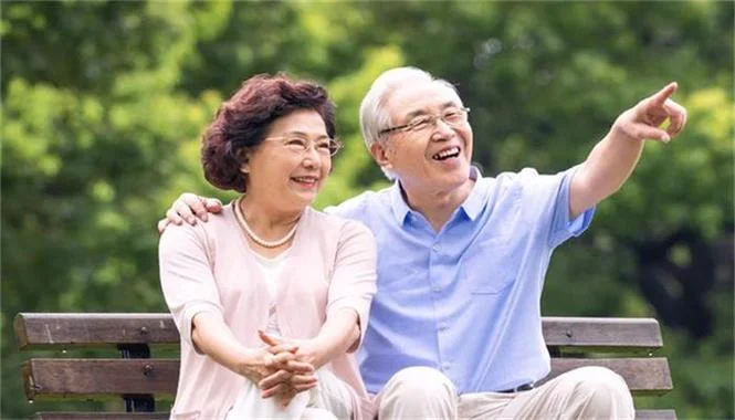 梦见抱着过世的人笑_2