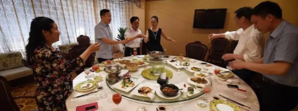梦见请客喝酒_2