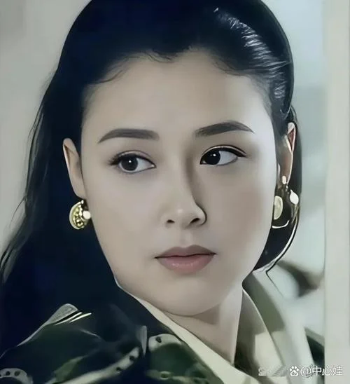 黎婉华面相很_2