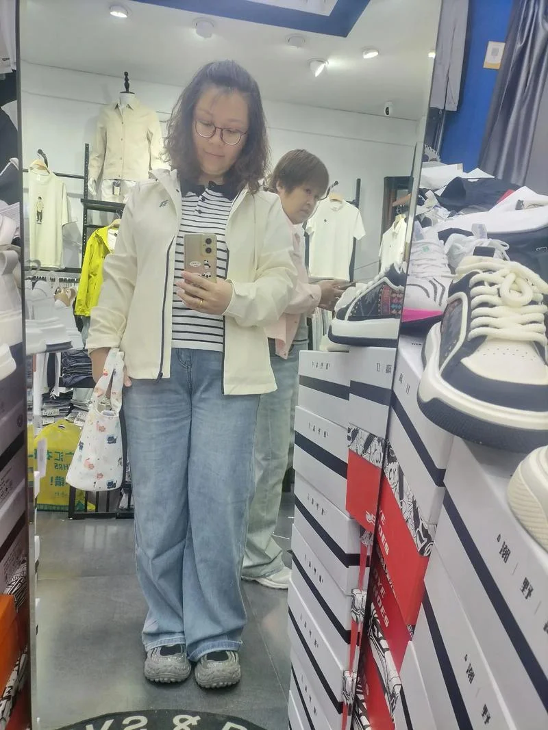 女人梦见给自己买衣服_2