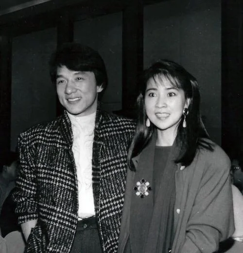 成龙妻子叫什么名字_2